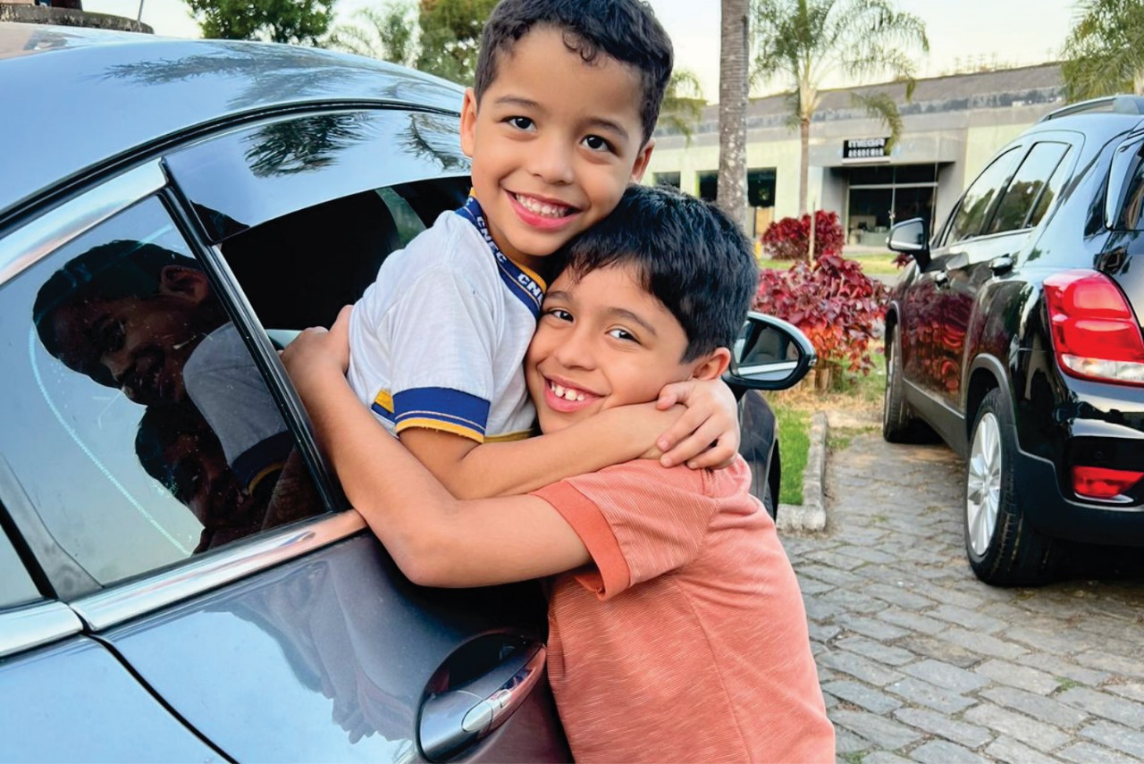 Consultor CredFácil atendendo cliente online